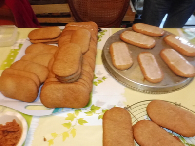 Langue de pain d'épices (biscuit de pain d'épices aux noix de la St Nicolas; plat avec un glaçage) (3 biscuits)