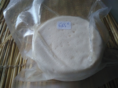 zz- Tomme fraîche sans sel, pour l'aligot, truffade, salade composée et pizza ( environ 400 gr et 500 gr sous vide.