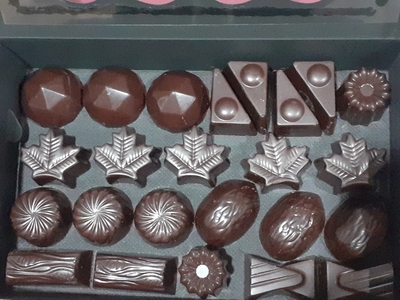 ballotin de chocolats fourrés praliné maison 85 % de cacao