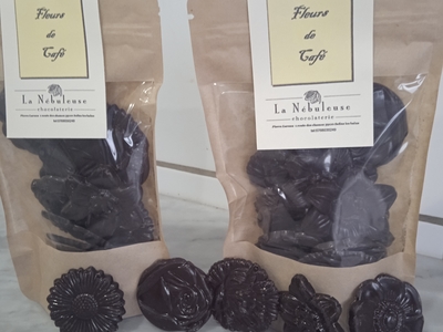 fleurs en chocolat au café