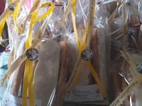 Langue de pain d'épices (biscuit de pain d'épices aux noix de la St Nicolas; plat avec un glaçage) (6)